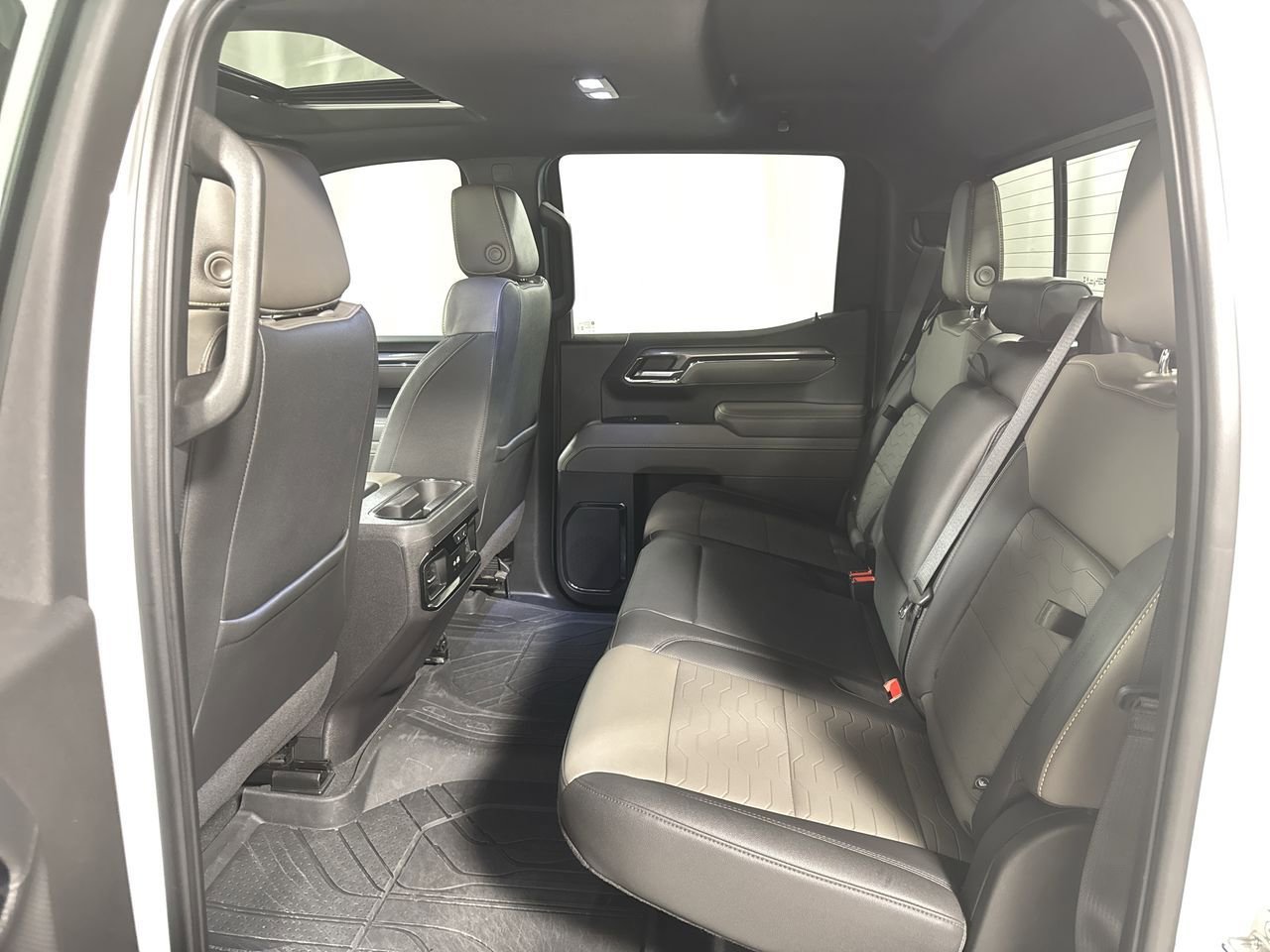 Used 2024 Chevrolet Silverado 1500 ZR2 w/ Technology Package image 32