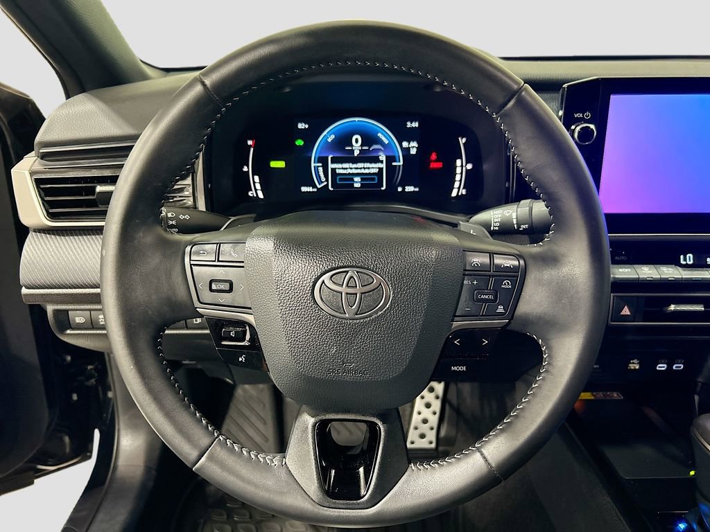 Used 2025 Toyota Camry SE FWD image 9