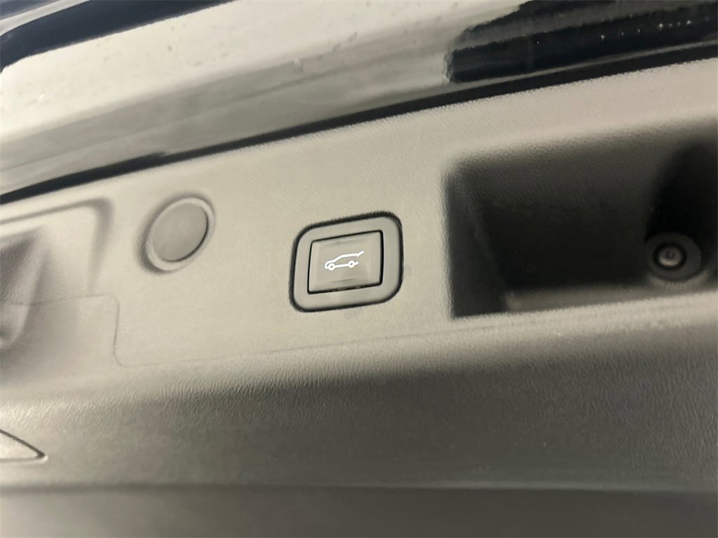 Used 2023 Chevrolet Equinox LT image 34