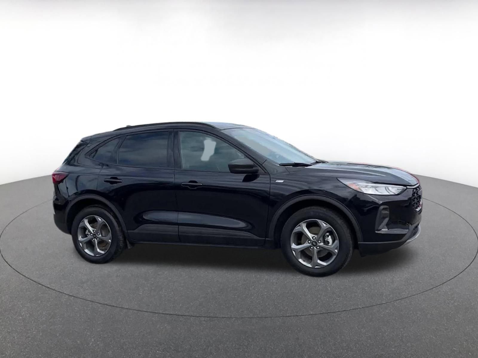 Used 2025 Ford Escape ST-Line image 2