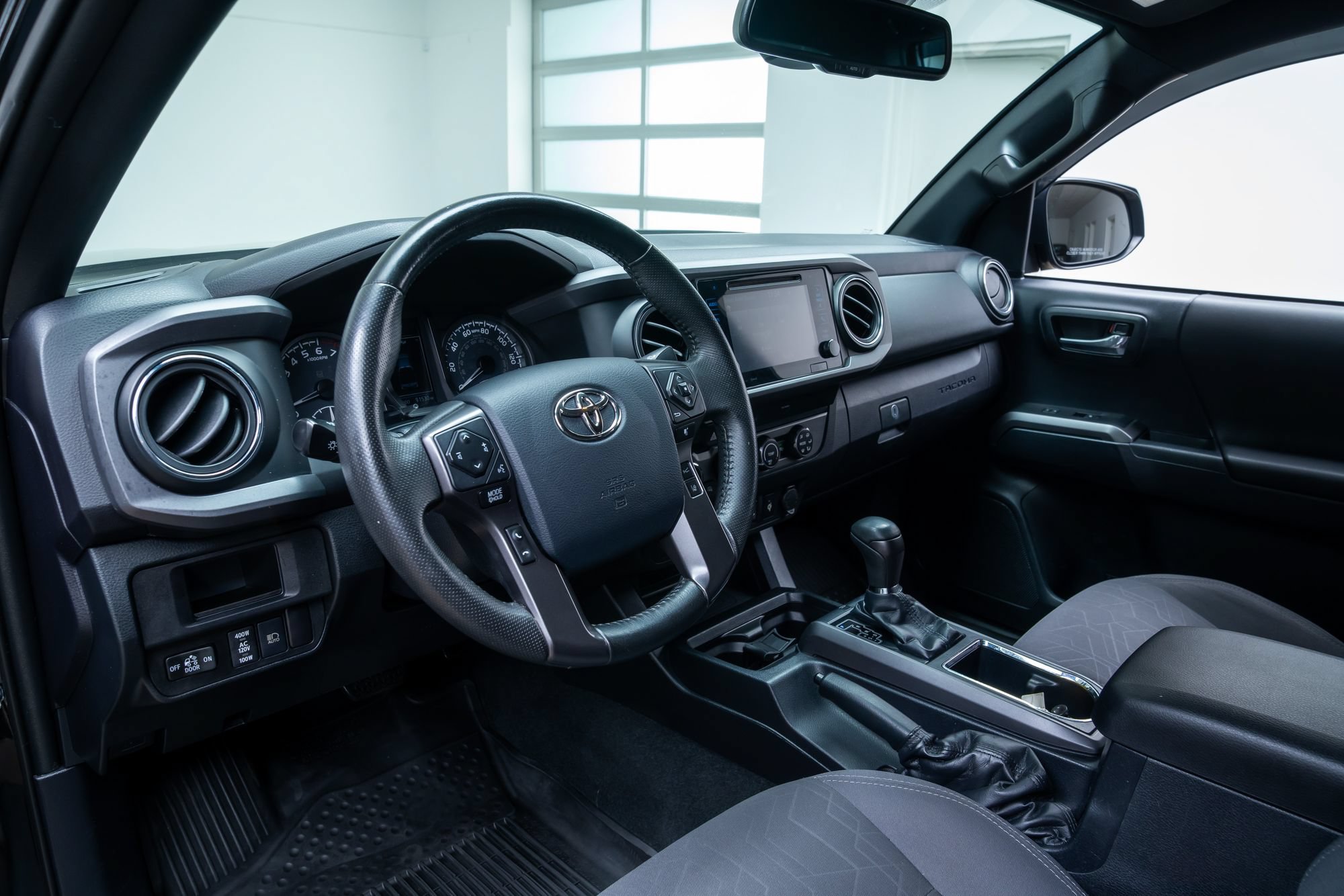 Used 2019 Toyota Tacoma TRD Off-Road w/ Technology Package AWD/4WD image 17
