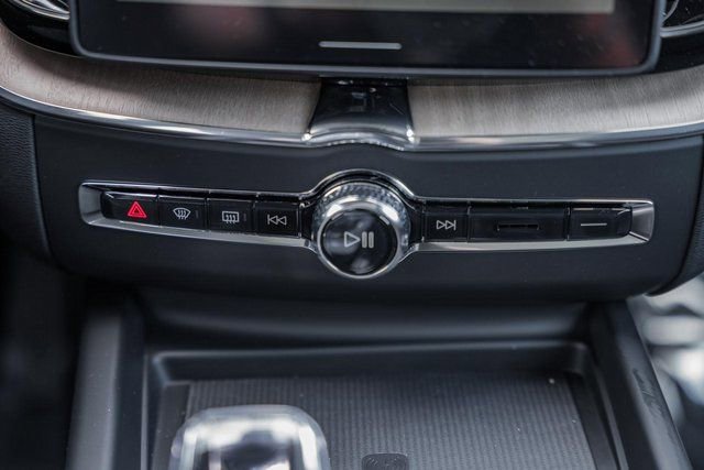 New 2026 Volvo XC60 B5 Plus w/ Protection Package Premier image 24