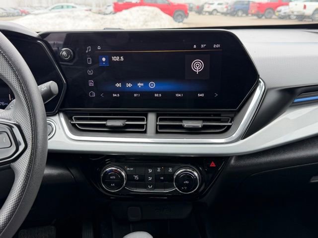 Used 2024 Chevrolet Trax LT image 30