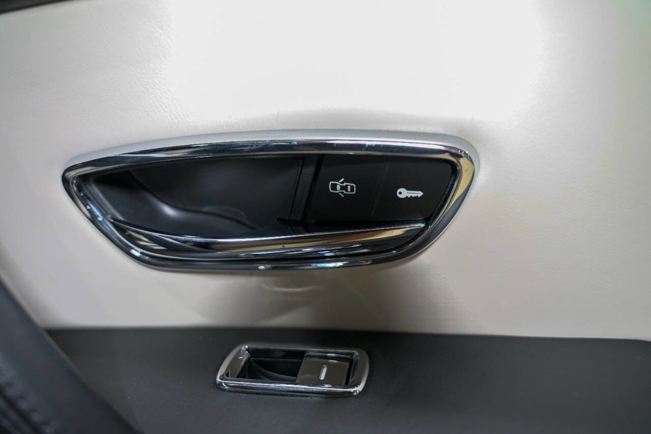 Used 2014 Bentley Flying Spur W12 image 32