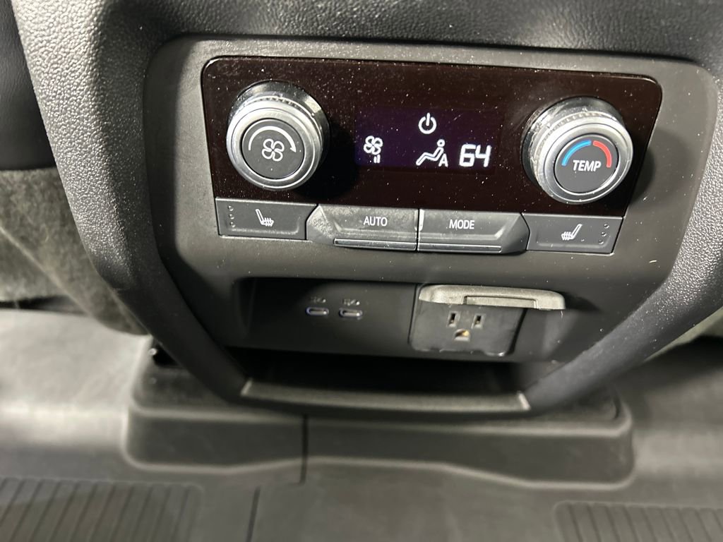 Used 2024 GMC Acadia AT4 w/ Luxury Package image 18