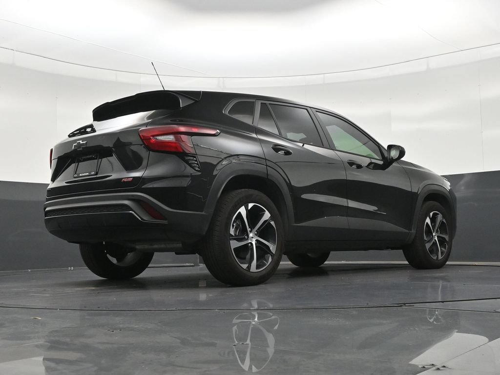 Used 2025 Chevrolet Trax RS w/ Driver Confidence Package FWD image 27