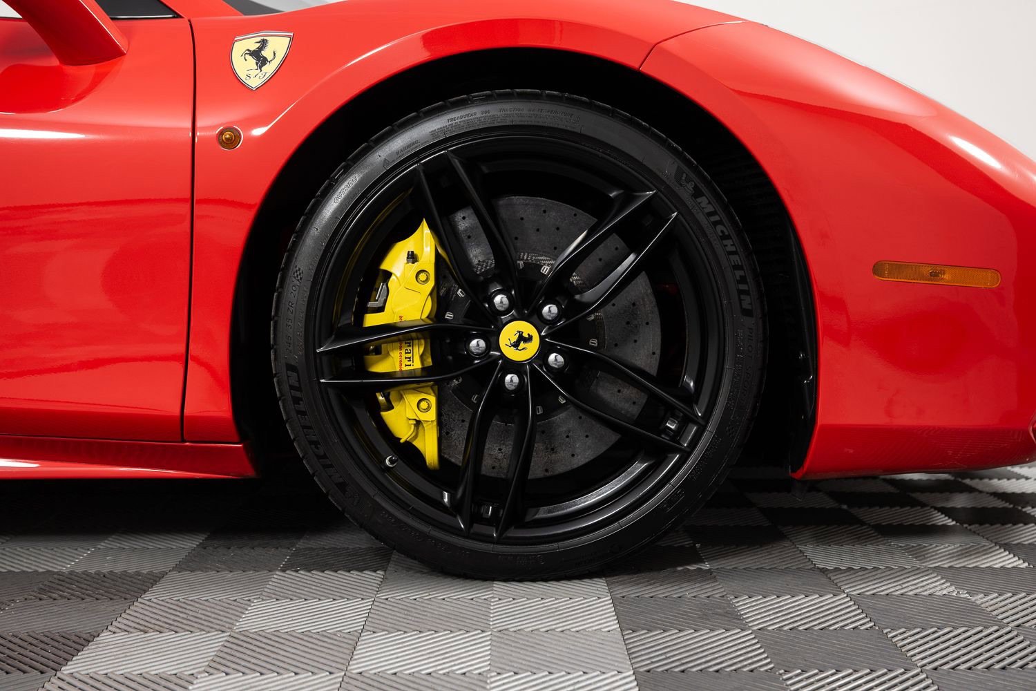 Used 2017 Ferrari 488 Spider RWD image 40
