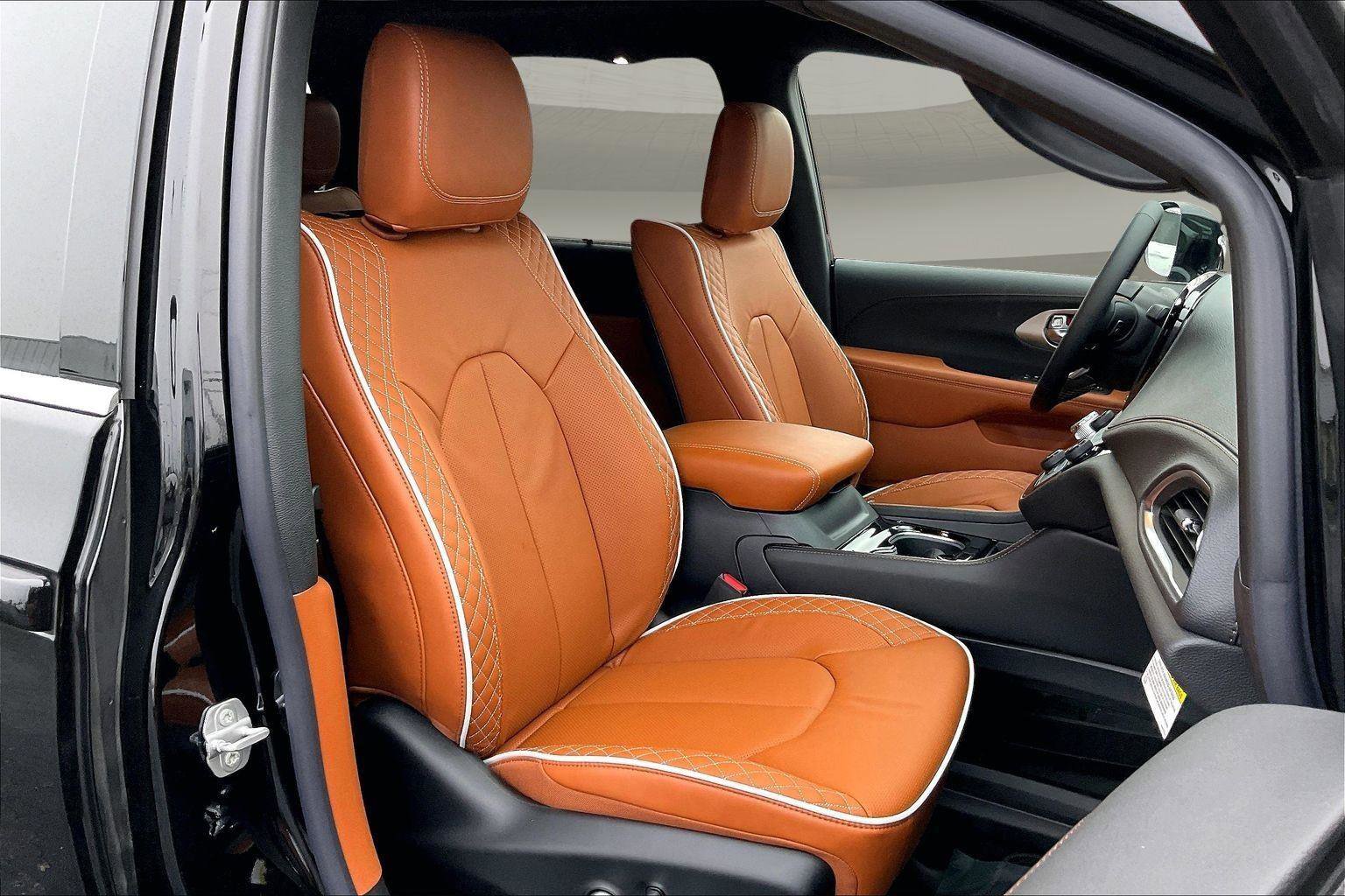 New 2026 Chrysler Pacifica Pinnacle w/ Trailer Tow Group image 10