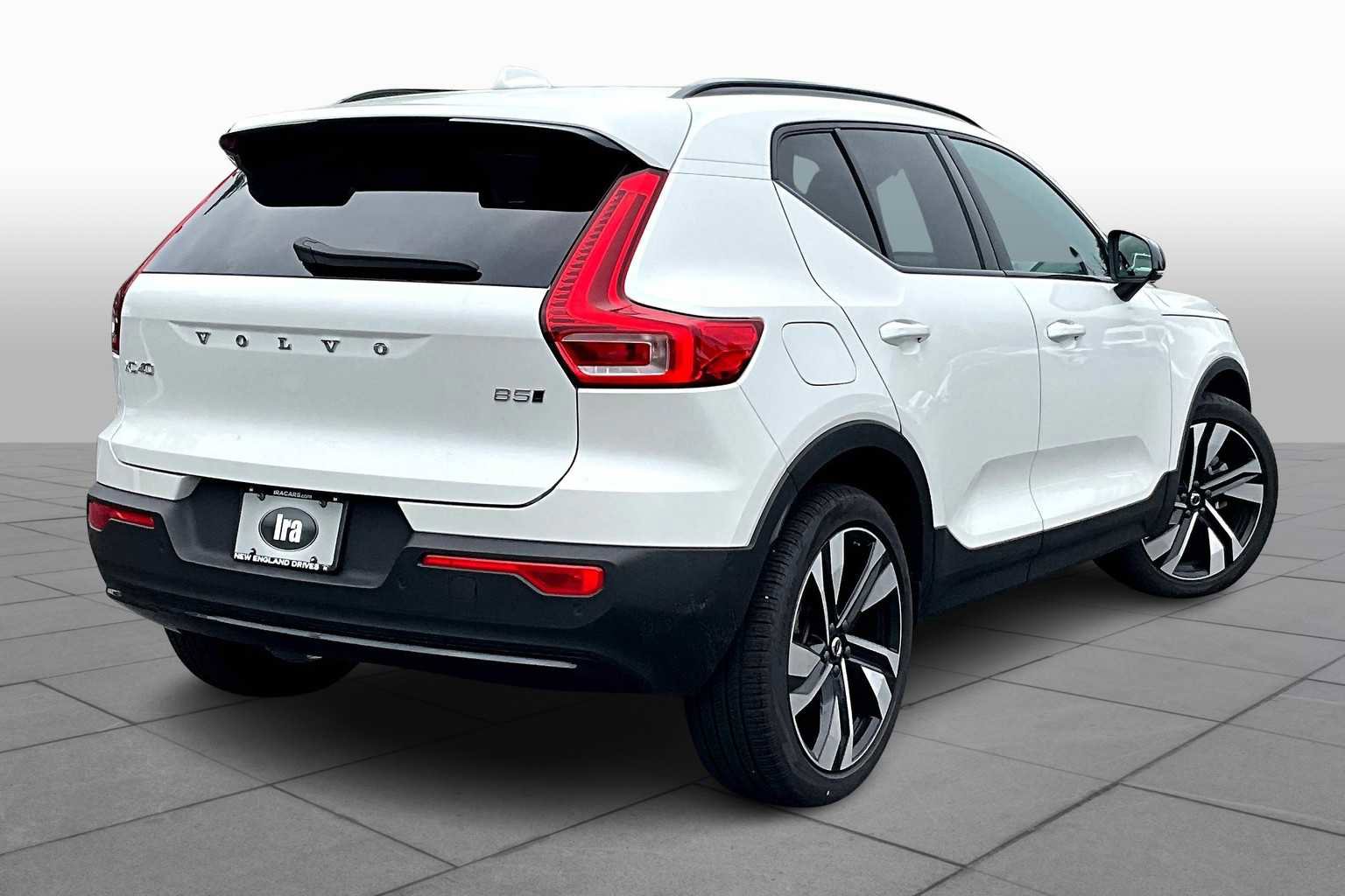 Used 2025 Volvo XC40 B5 Plus w/ Protection Package Premier image 12