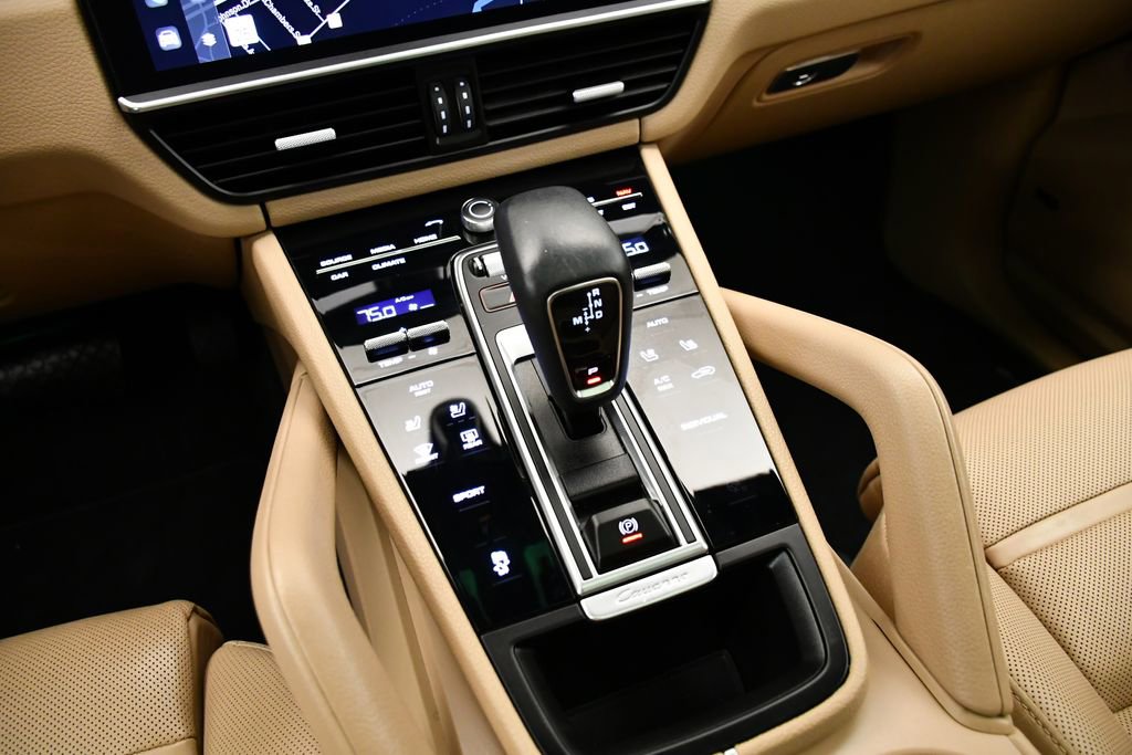 Used 2022 Porsche Cayenne Platinum Edition image 31