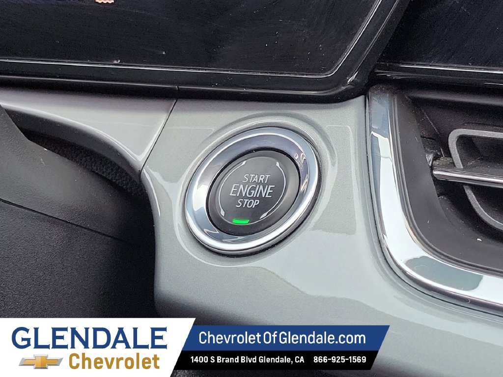 Used 2025 Chevrolet Trax LT FWD image 25