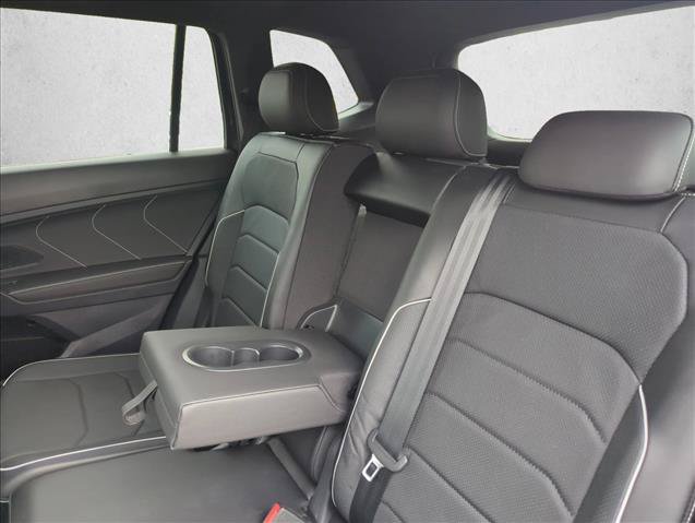 Used 2022 Volkswagen Tiguan SEL R-Line AWD/4WD image 27