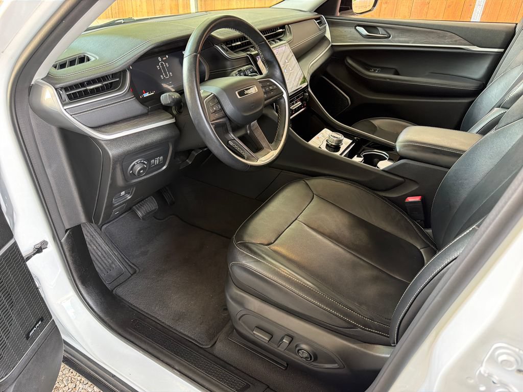 Used 2022 Jeep Grand Cherokee Limited RWD image 2