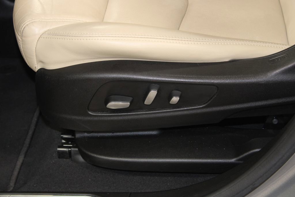 Used 2018 Cadillac XT5 Premium Luxury w/ Driver Assist Package image 19