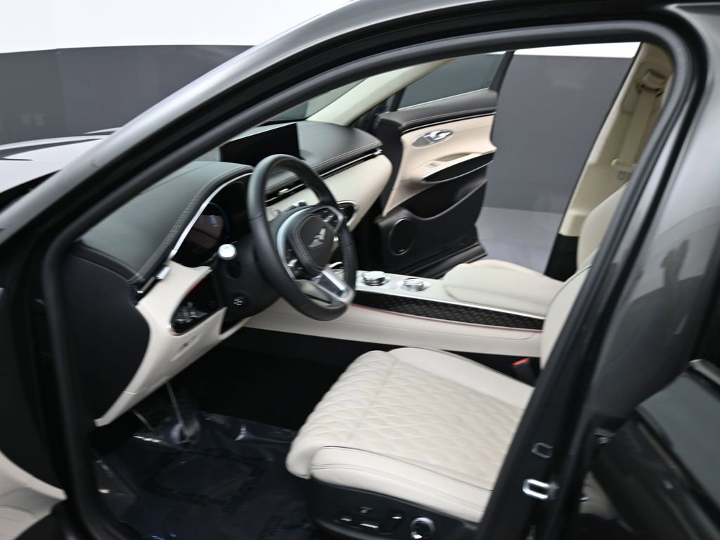 Used 2025 Genesis GV70 3.5T Sport w/ Sport Prestige Package image 12