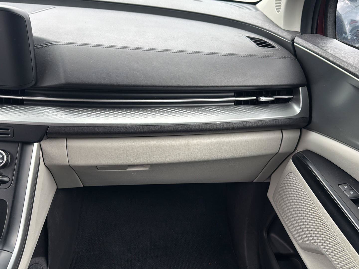 Used 2022 Kia Carnival LX FWD image 15