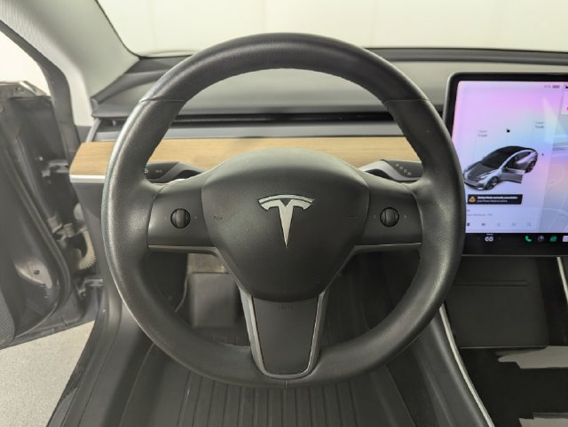 Used 2020 Tesla Model 3 Standard Range Plus RWD image 12