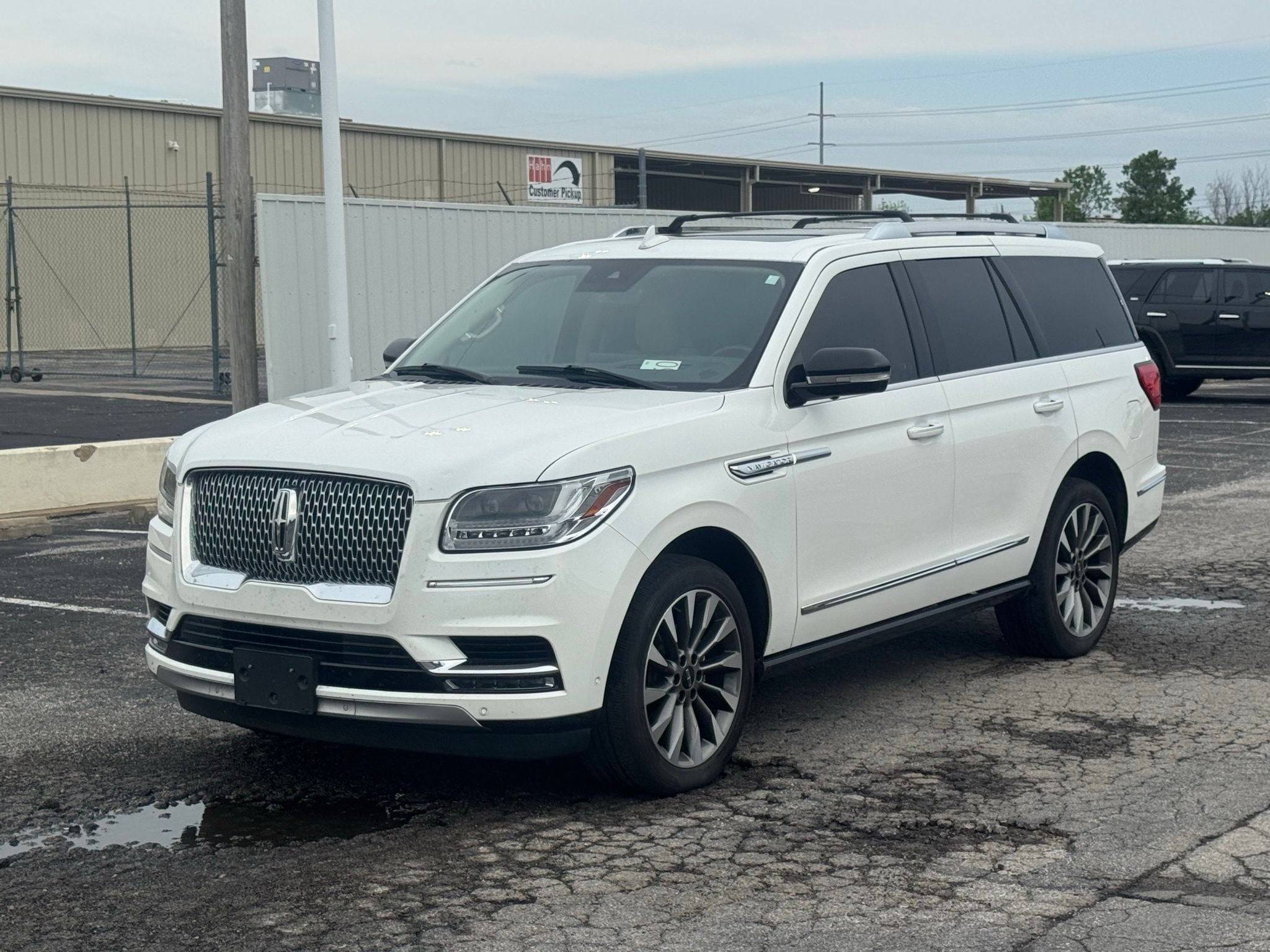 Used 2021 Lincoln Navigator Reserve w/ Luxury Package image 1