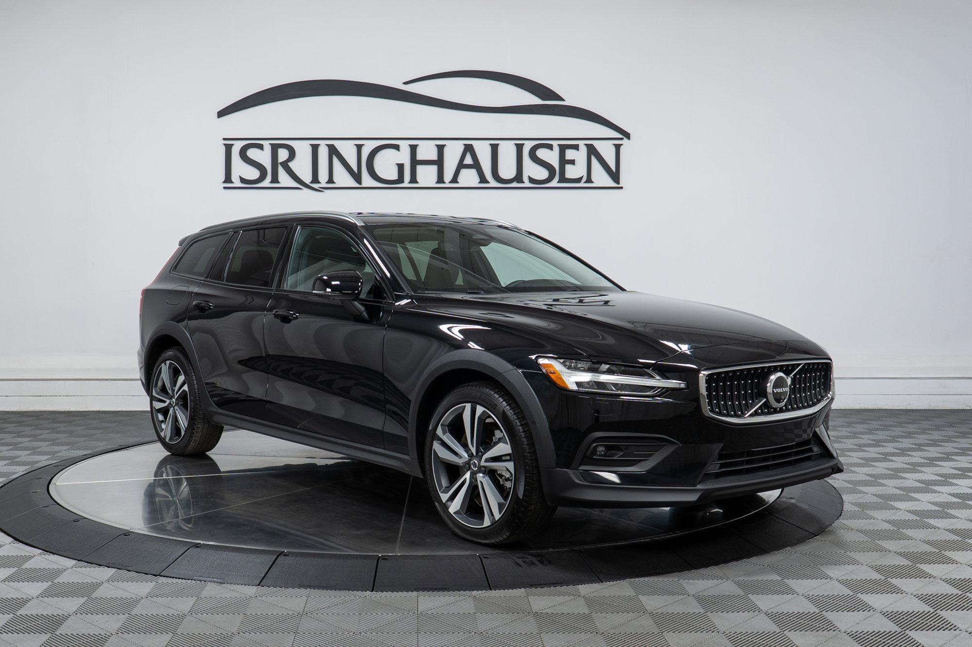 Used 2024 Volvo V60 B5 Cross Country Plus image 3