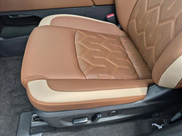 New 2026 Nissan Pathfinder Platinum FWD image 4