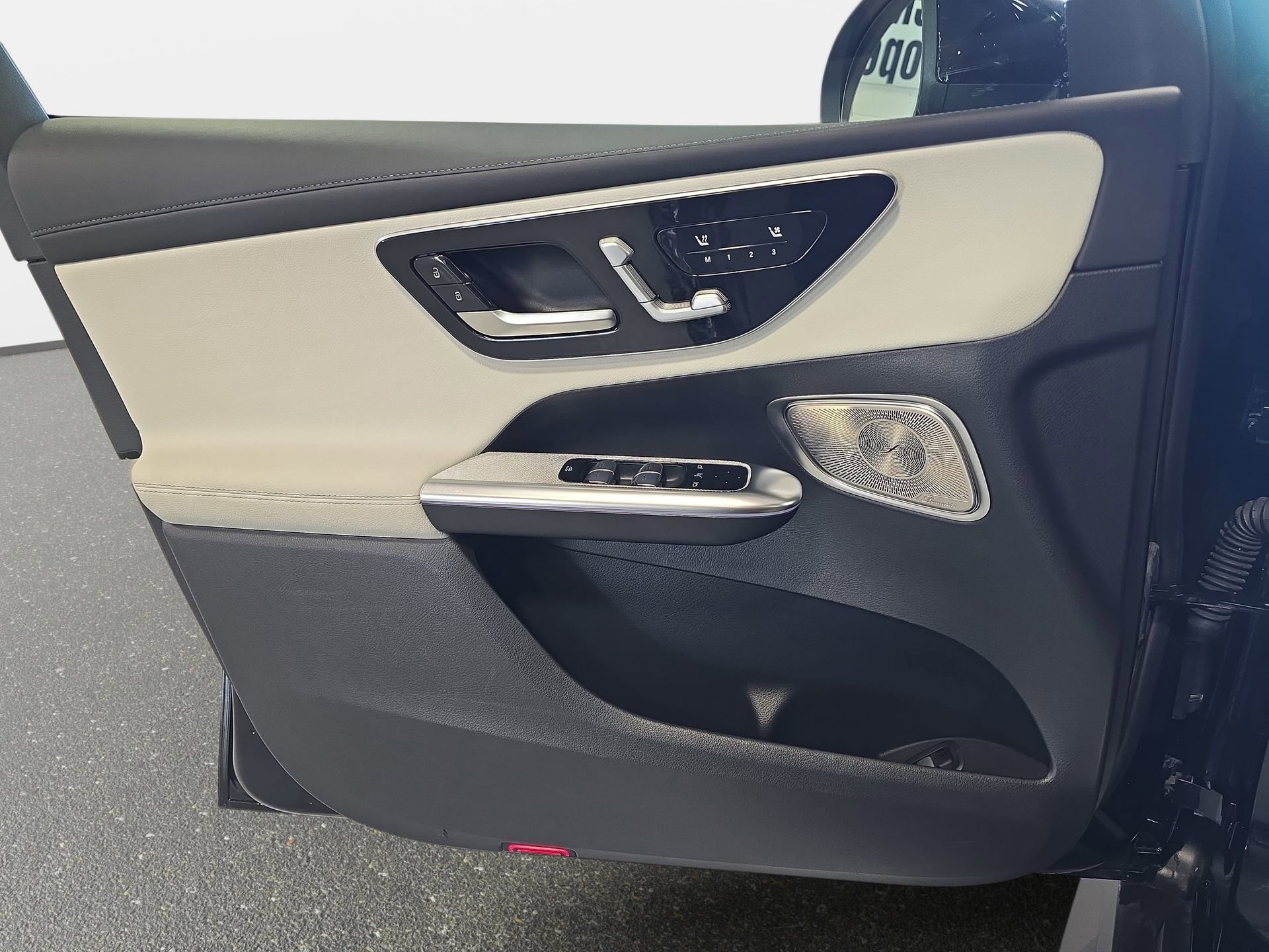 Certified 2025 Mercedes-Benz GLC 300 4MATIC image 26