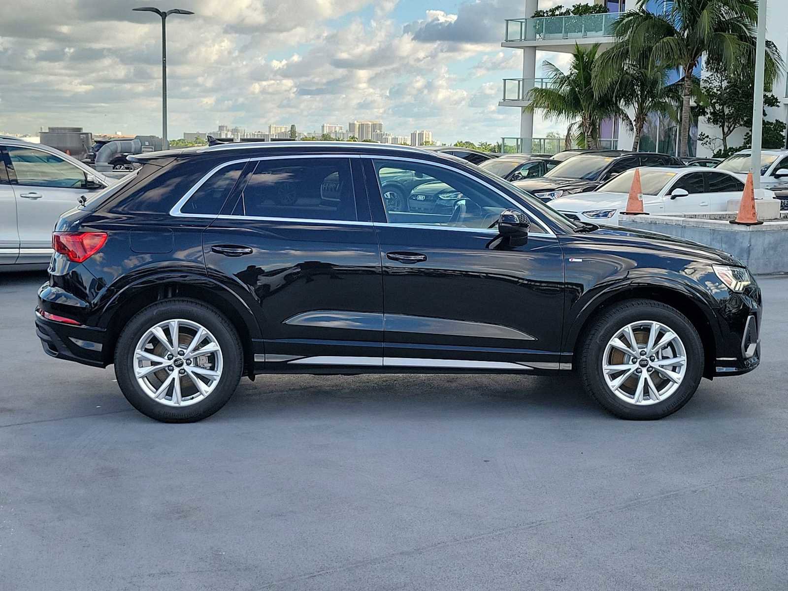 New 2025 Audi Q3 2.0T Premium image 7