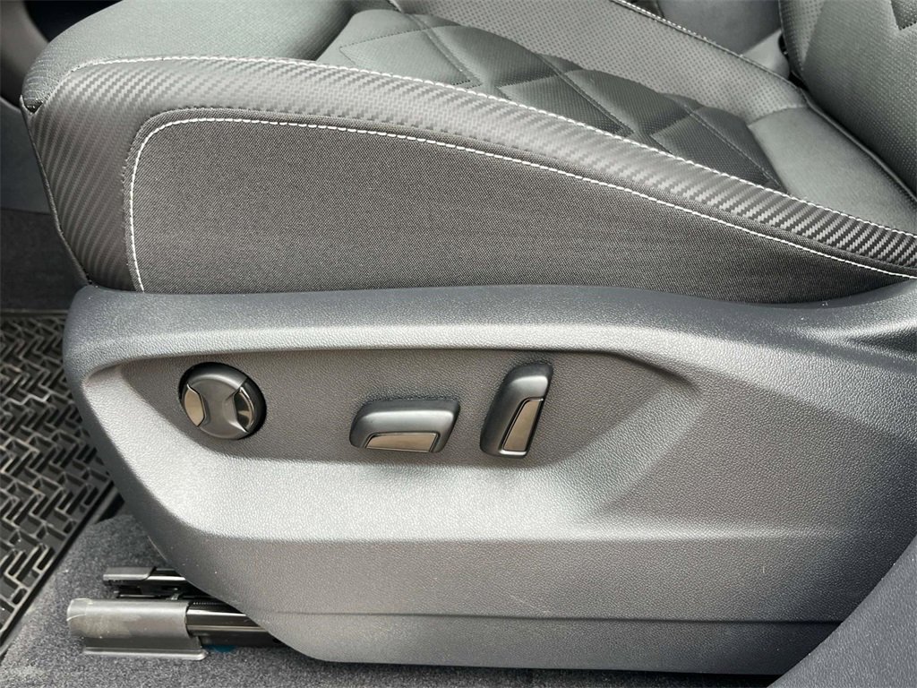 New 2025 Volkswagen Atlas Cross Sport SE image 8