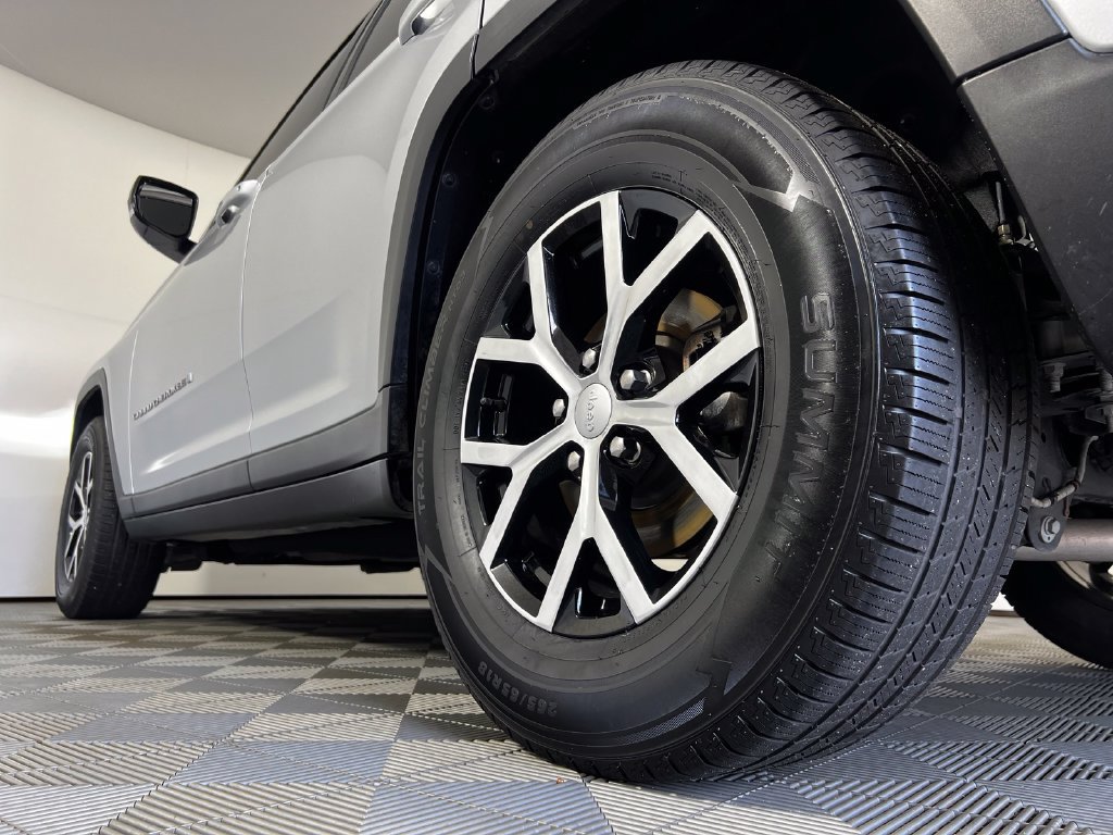 Used 2024 Jeep Grand Cherokee Limited RWD image 29