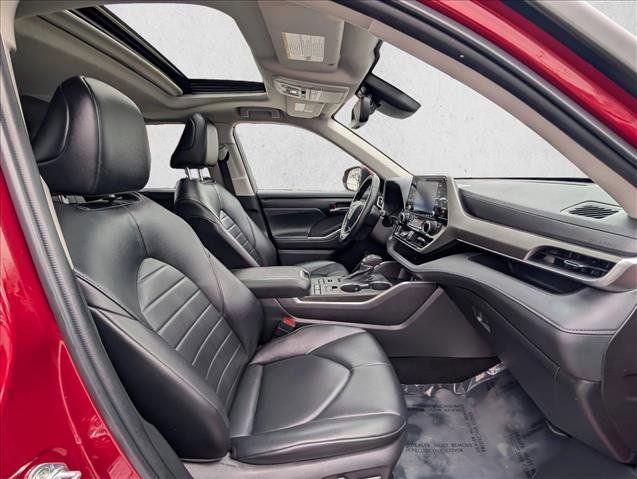 Used 2022 Toyota Highlander XLE image 22
