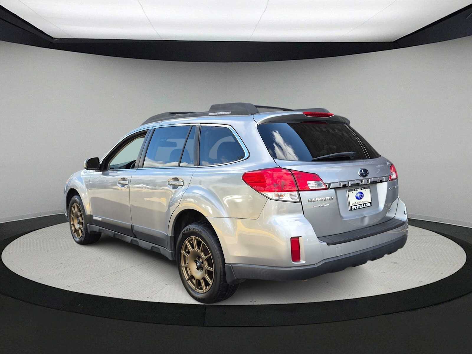 Used 2010 Subaru Outback 2.5i Premium AWD/4WD image 6