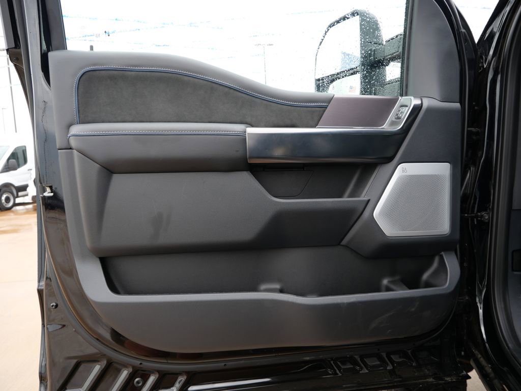 Used 2026 Ford F450 Platinum w/ FX4 Off-Road Package image 20