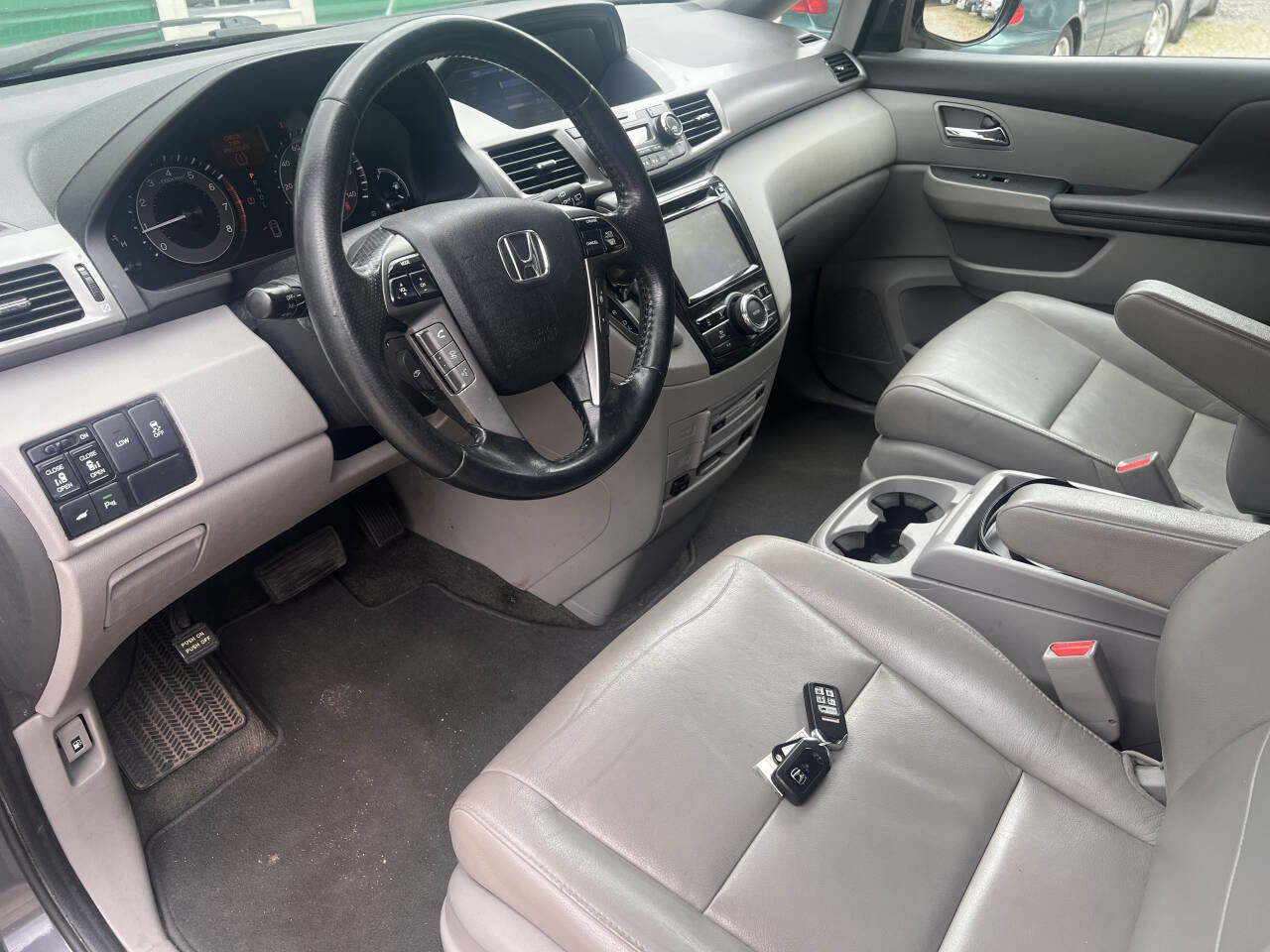 Used 2016 Honda Odyssey Touring Elite image 13