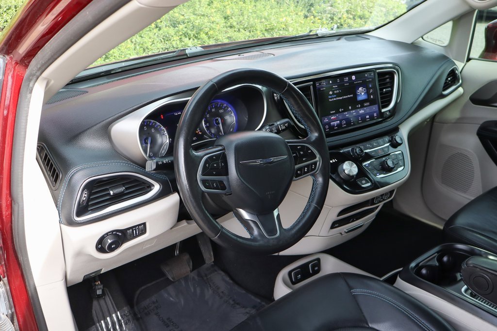 Used 2021 Chrysler Pacifica Touring-L w/ Uconnect Theater Family Group image 19
