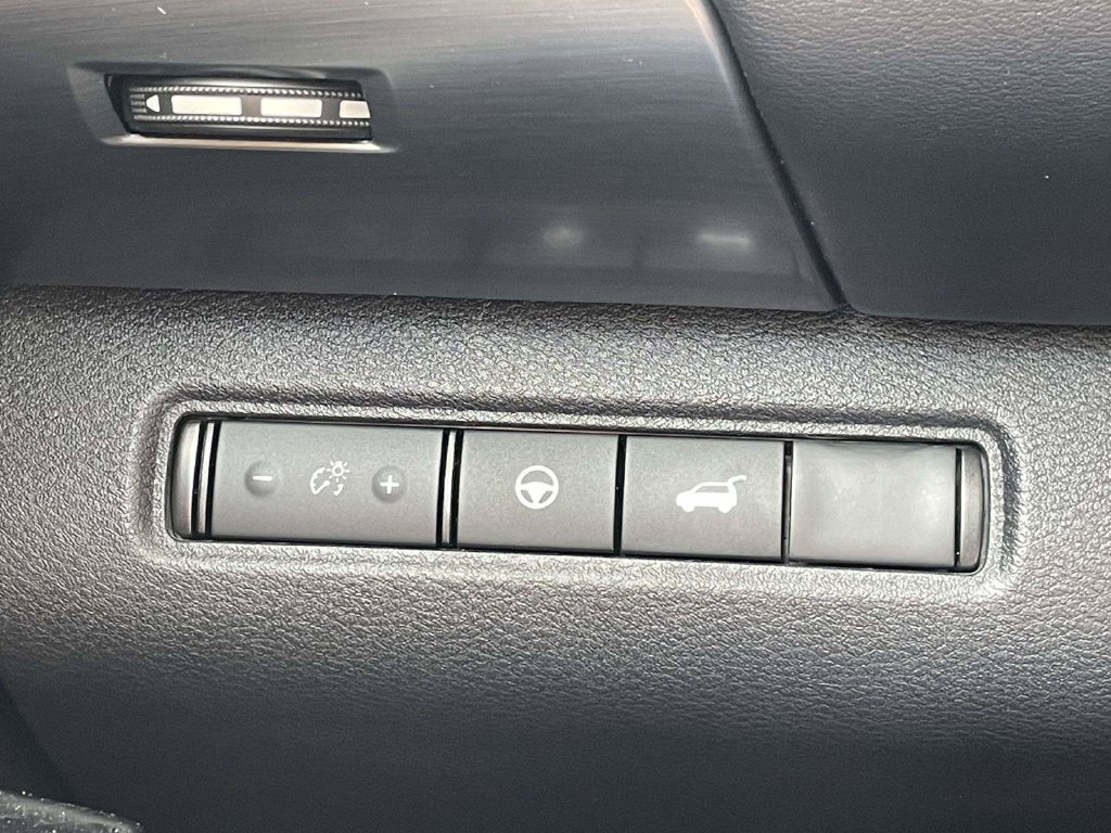 Used 2022 Nissan Pathfinder SL AWD/4WD image 29