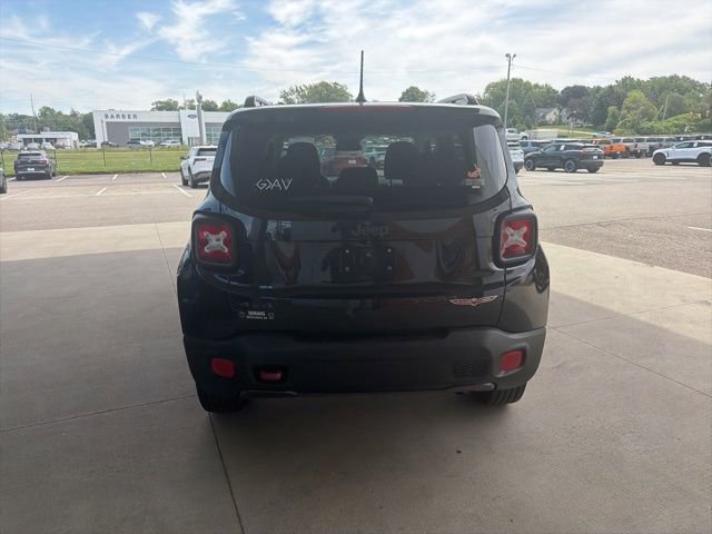 Used 2017 Jeep Renegade Trailhawk AWD/4WD image 4