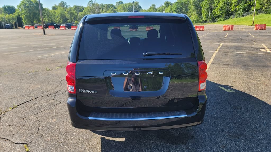 Used 2016 Dodge Grand Caravan SE FWD image 10