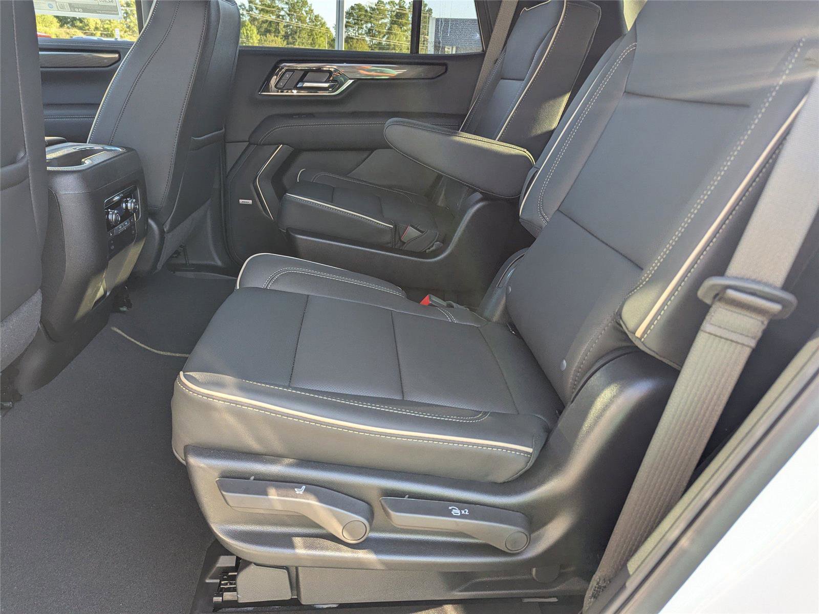 New 2026 GMC Yukon Elevation image 12