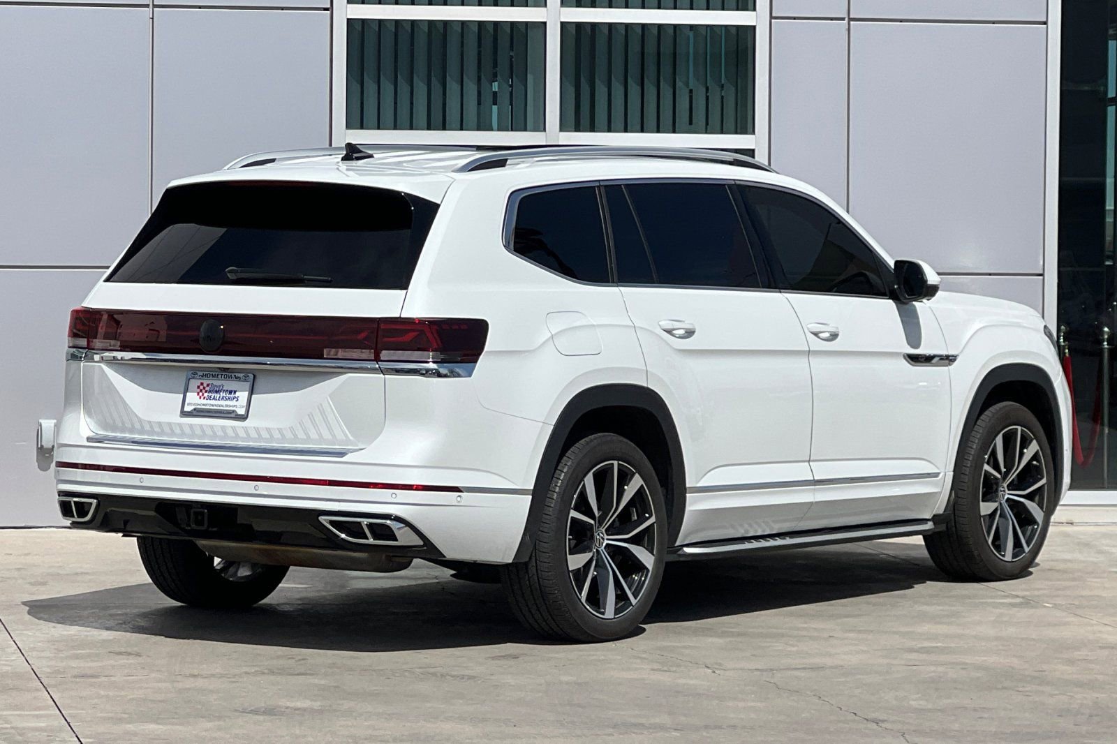 Used 2025 Volkswagen Atlas SEL Premium R-Line AWD/4WD image 4