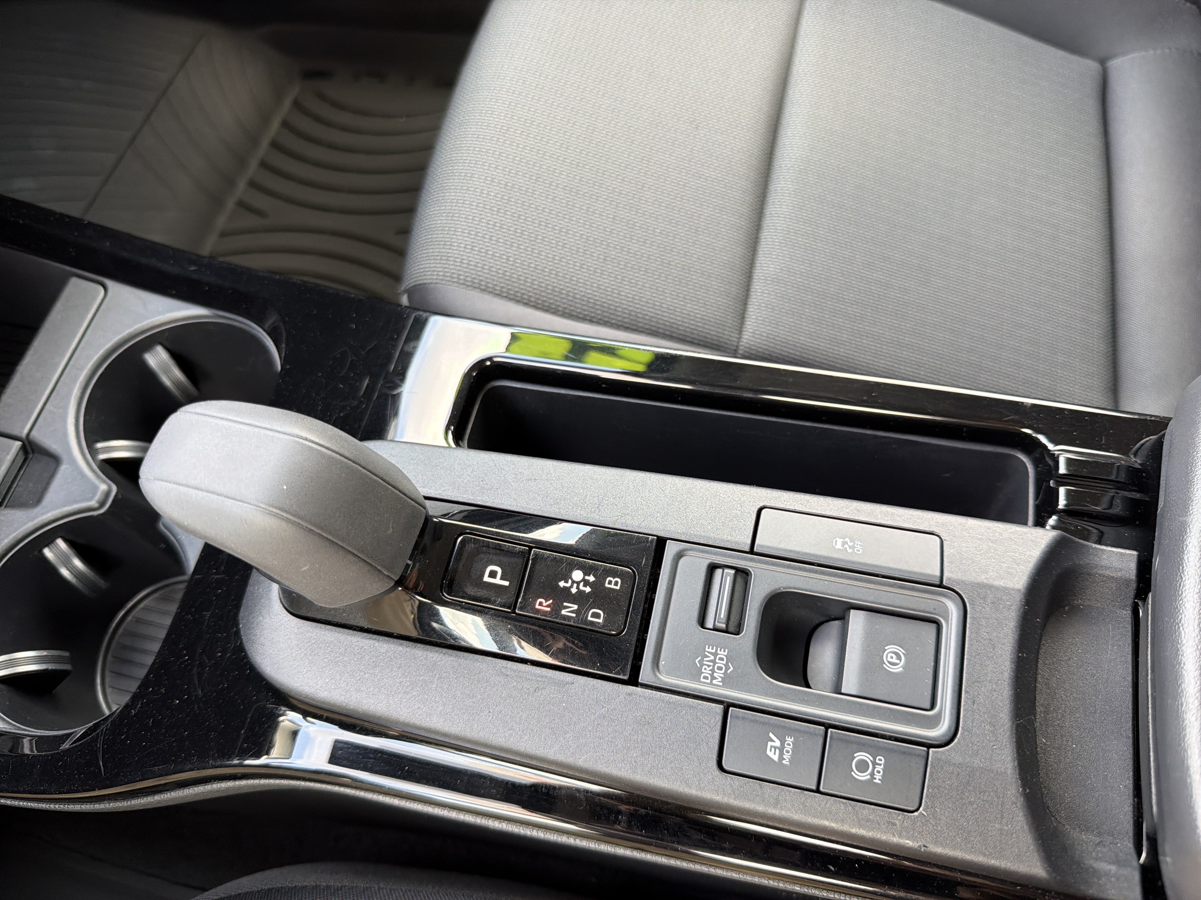 Certified 2025 Toyota Prius LE AWD/4WD image 9