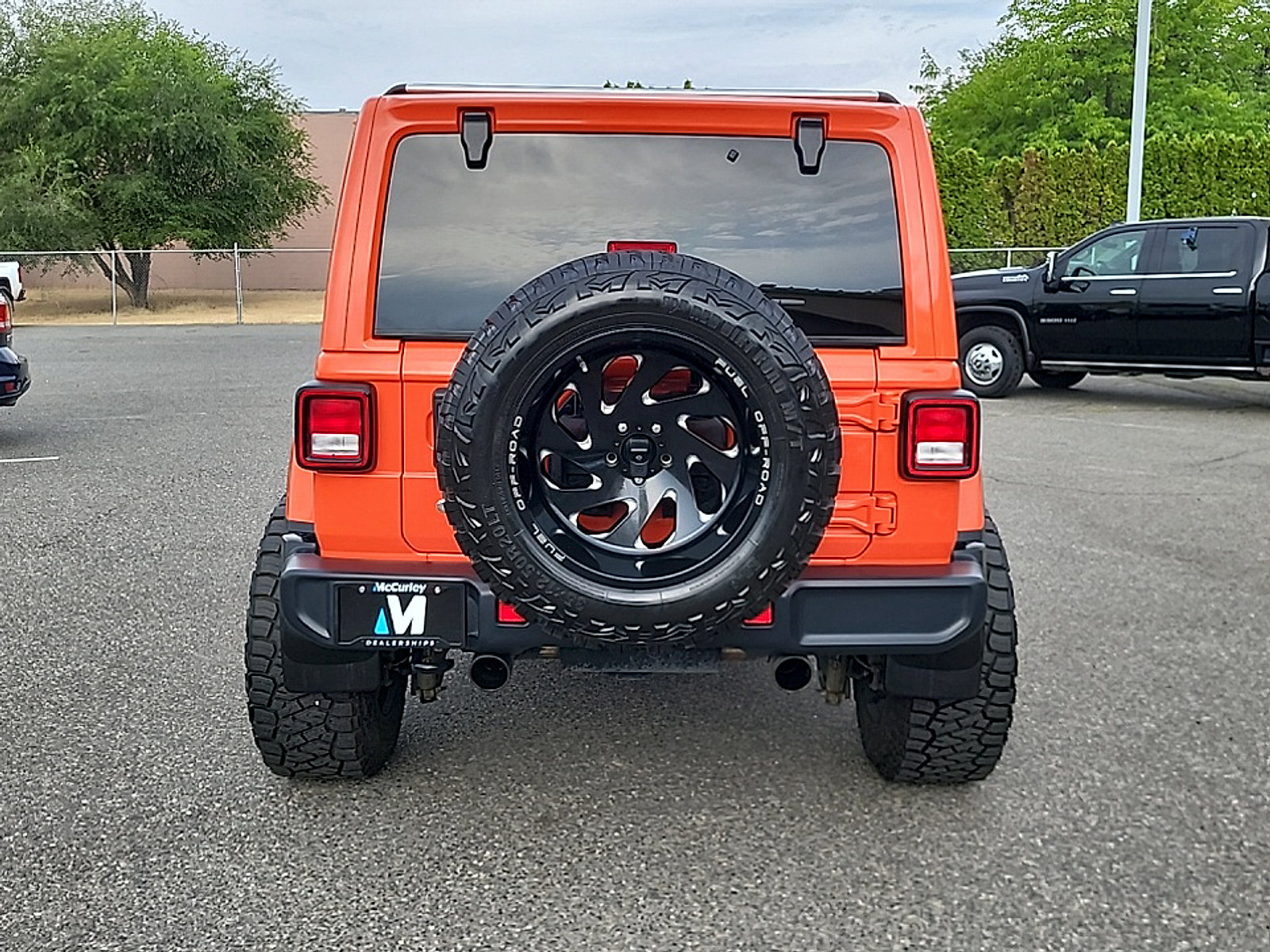 Used 2019 Jeep Wrangler Unlimited Sahara w/ Uconnect 4C Nav & Sound Group AWD/4WD image 6