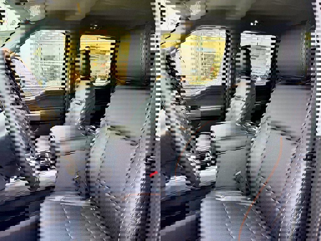 New 2026 Ford F250 Lariat w/ Black Appearance Package image 9