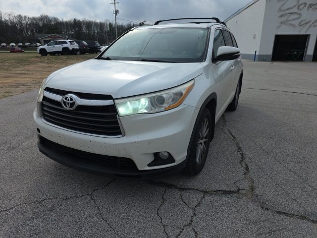 Used 2014 Toyota Highlander XLE image 3