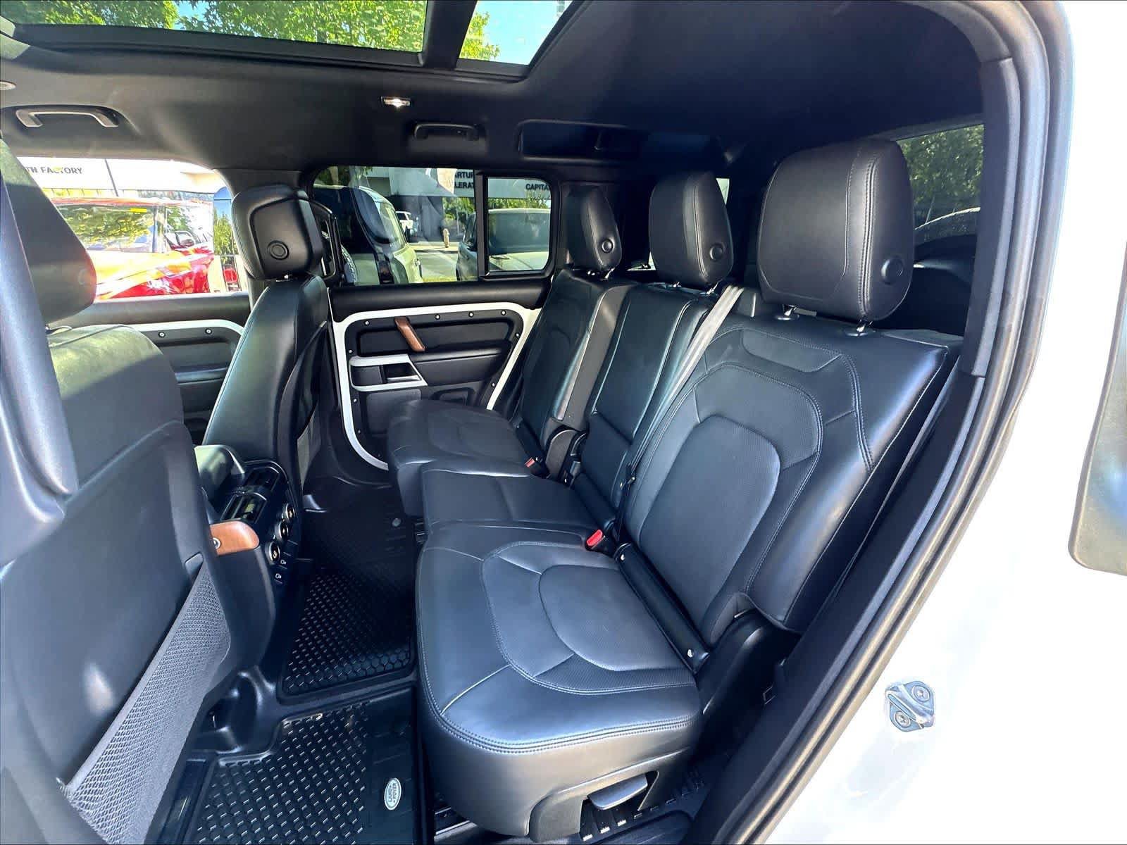 Used 2023 Land Rover Defender 110 SE AWD/4WD image 29