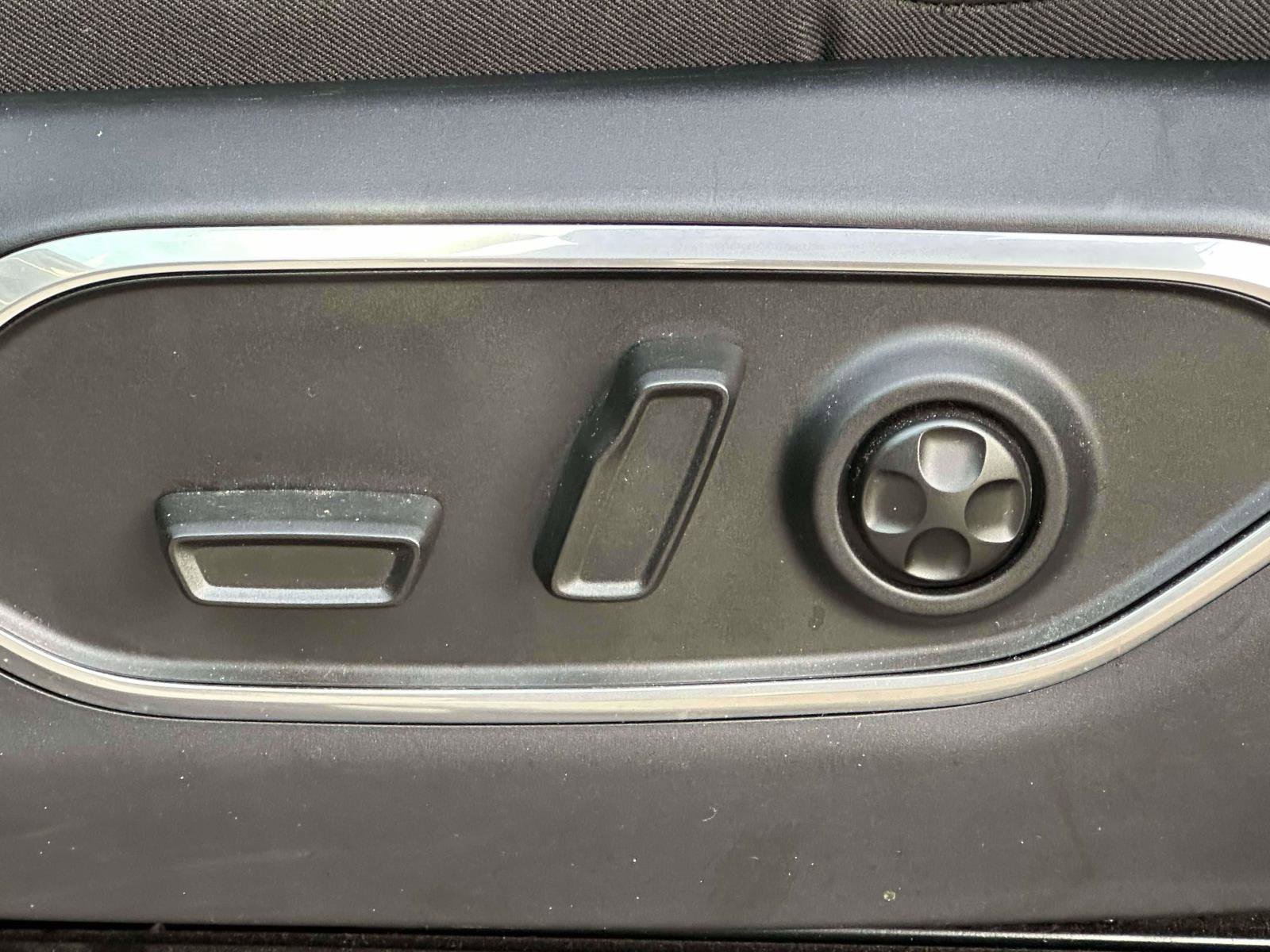 Used 2024 Jeep Wagoneer 4WD w/ Premium Group I image 16