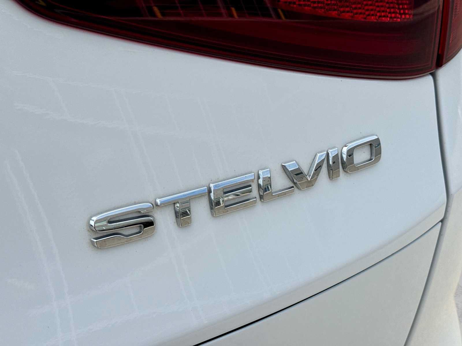 Used 2023 Alfa Romeo Stelvio Veloce AWD/4WD image 12