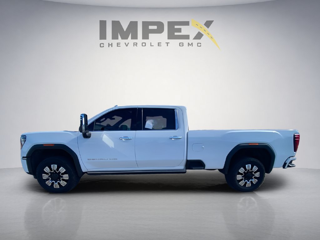 Used 2024 GMC Sierra 3500 Denali w/ Denali Reserve Package AWD/4WD image 2