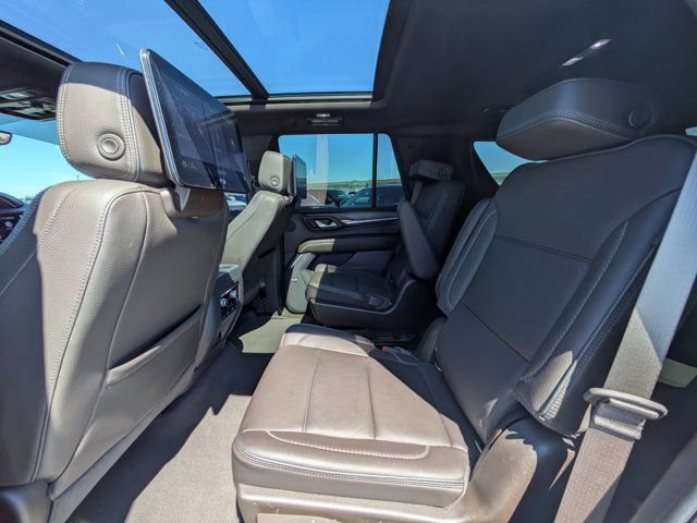 Used 2021 GMC Yukon Denali w/ Denali Premium Package image 12