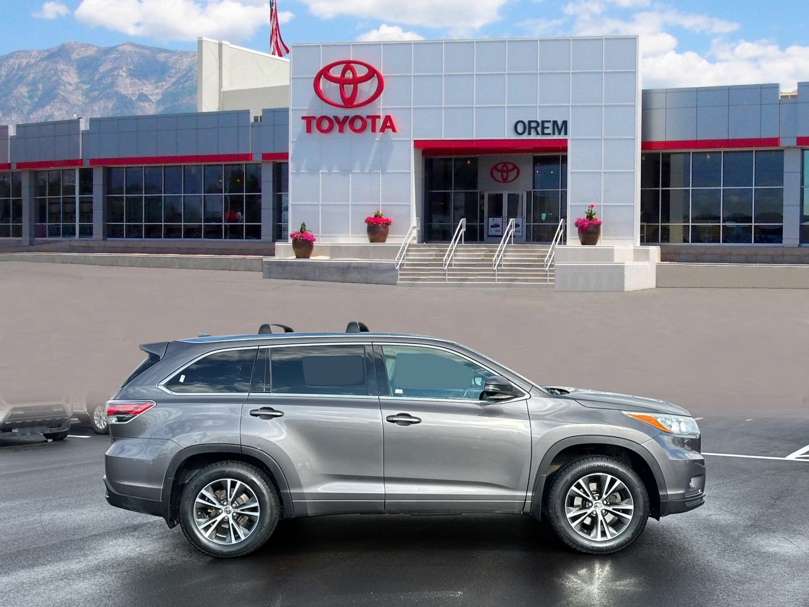 Used 2016 Toyota Highlander XLE w/ Four Season Floor Mat Package AWD/4WD image 3
