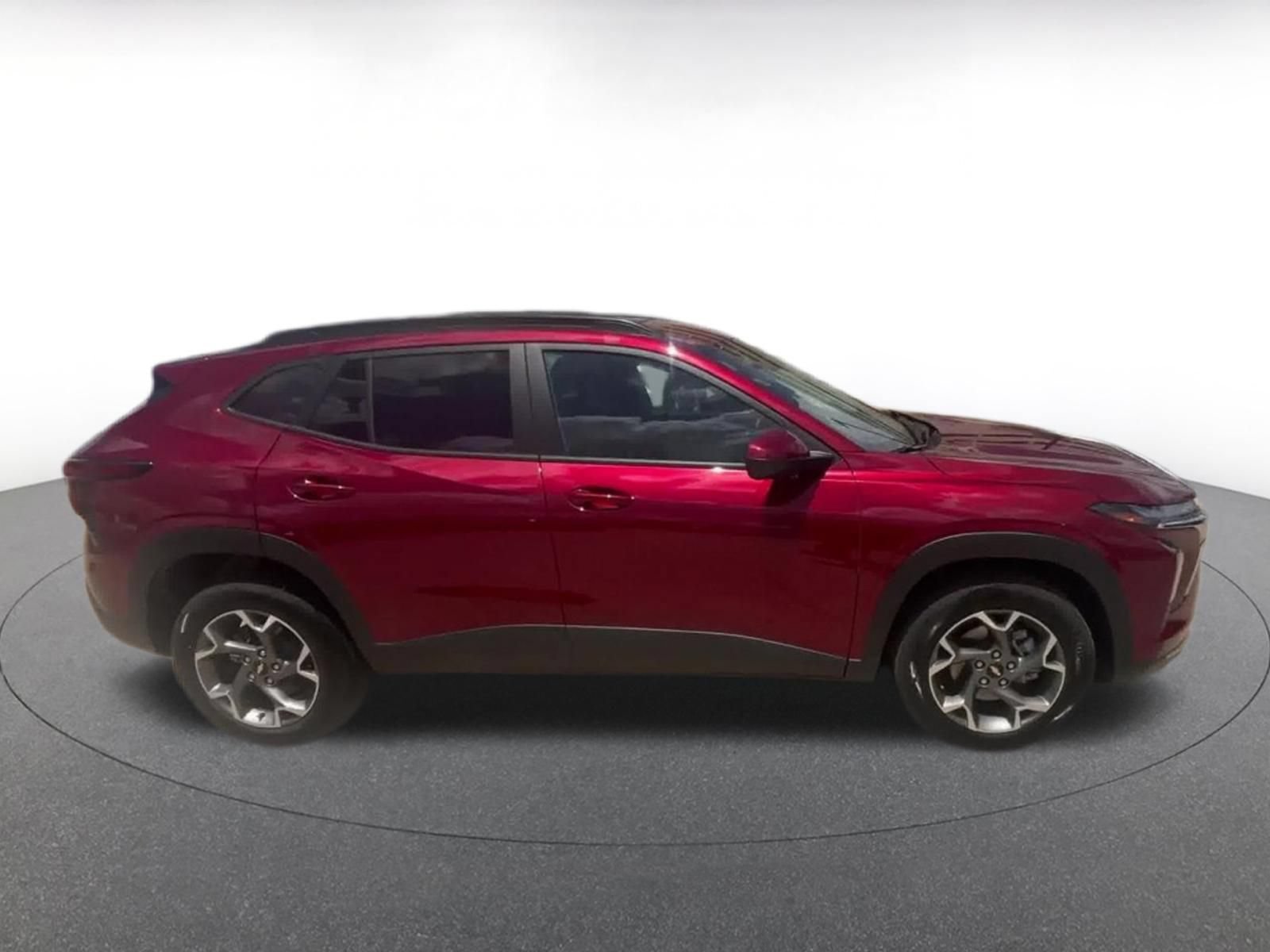Used 2025 Chevrolet Trax LT FWD image 16