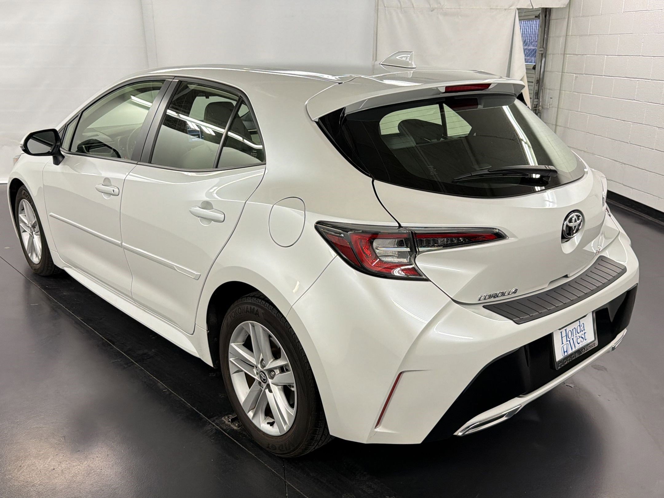 Used 2022 Toyota Corolla SE w/ Carpet Mat Package (TMS) FWD image 3